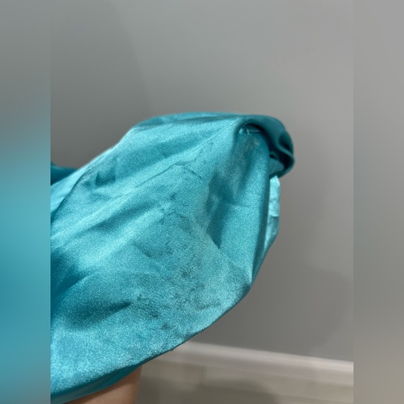 $850 Bronx and Banco
Farah Feather-Hem Minidress size 8 - Picture 12 of 13